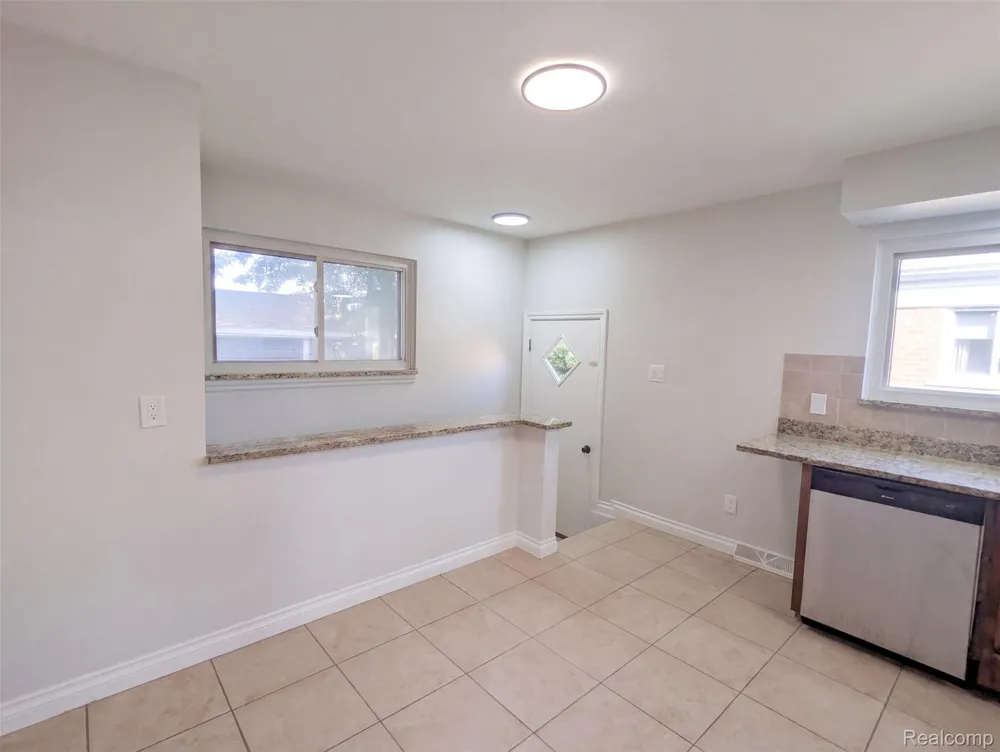 8507 Darlene Street Warren City, MI 48093