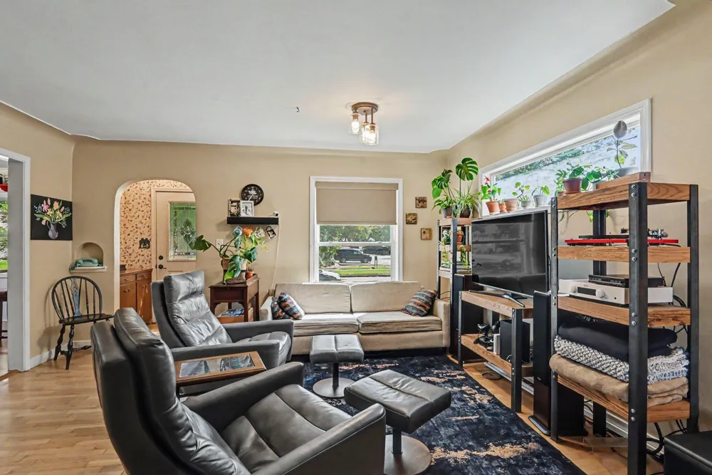 147 W 29th Street Holland City, MI 49423