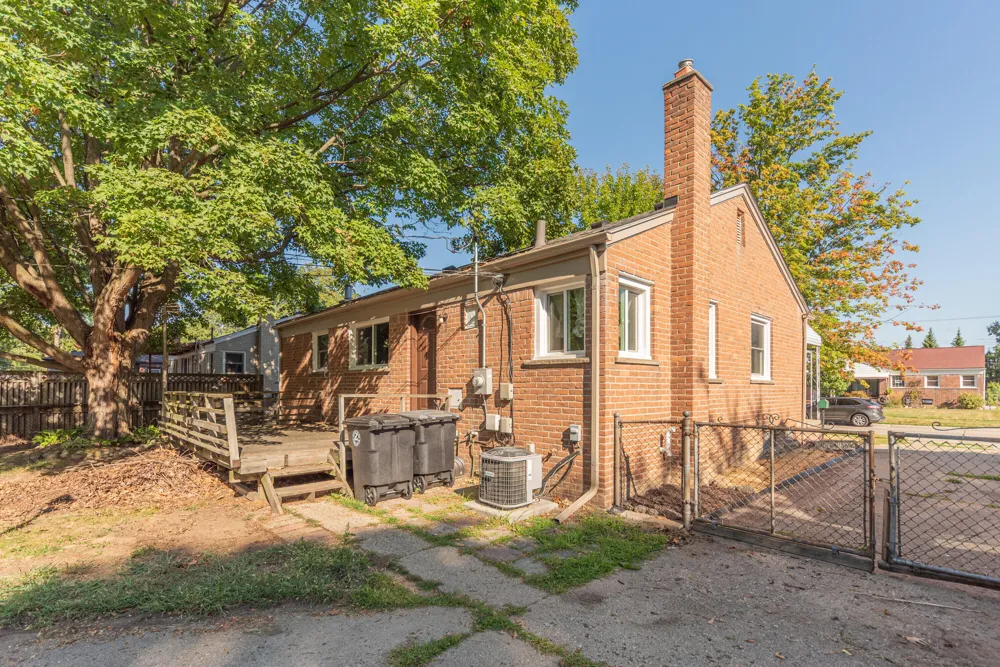 29865 Orangelawn Street Livonia City, MI 48150