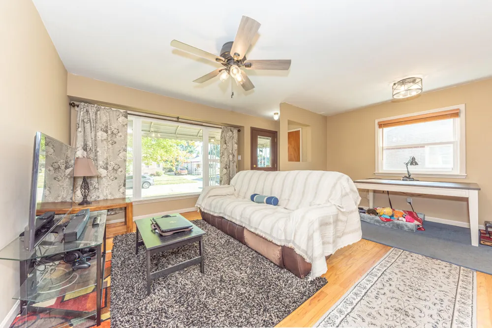 29865 Orangelawn Street Livonia City, MI 48150