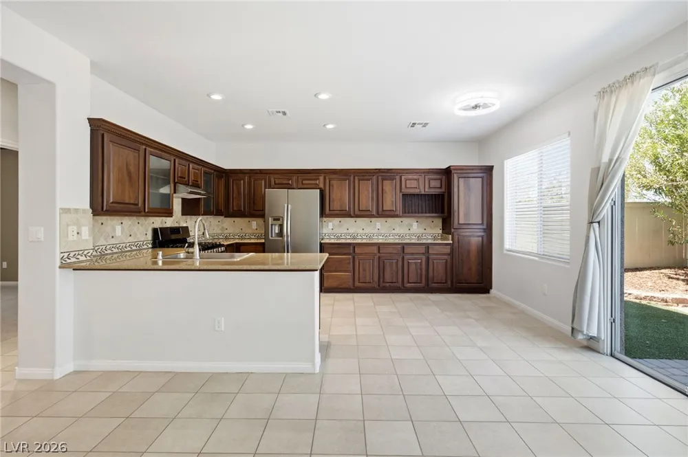 7914 Glowing Sky Avenue Las Vegas, NV 89113
