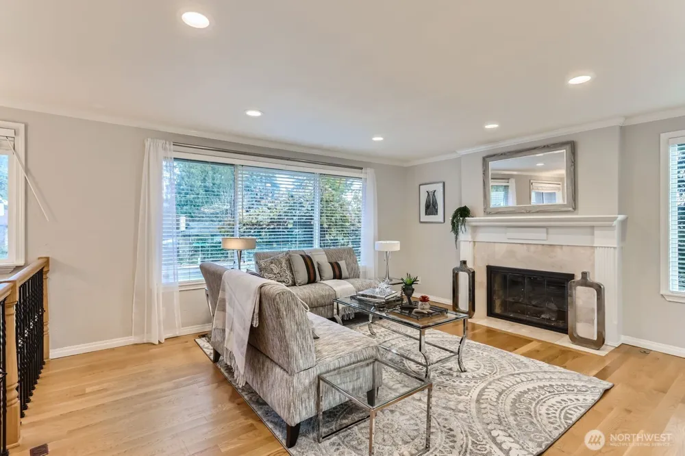 18927 SE 42nd Place Issaquah, WA 98027