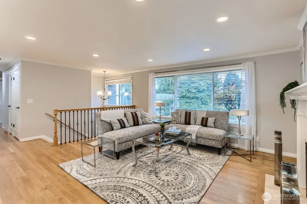 18927 SE 42nd Place Issaquah, WA 98027