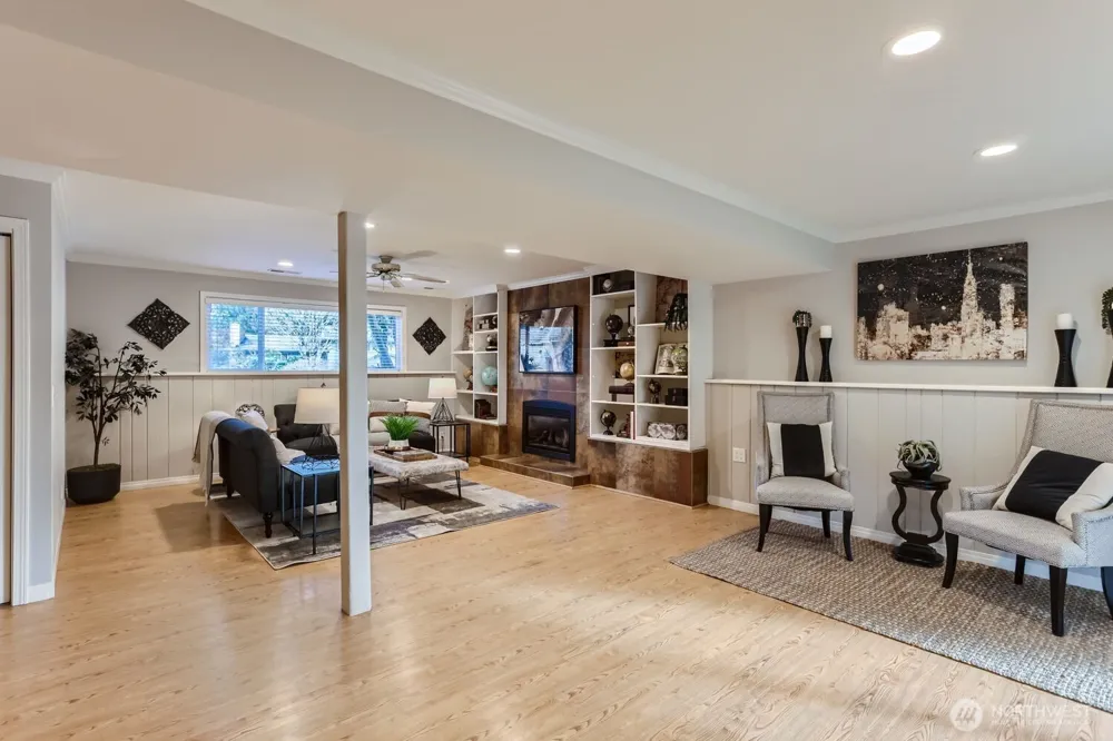 18927 SE 42nd Place Issaquah, WA 98027