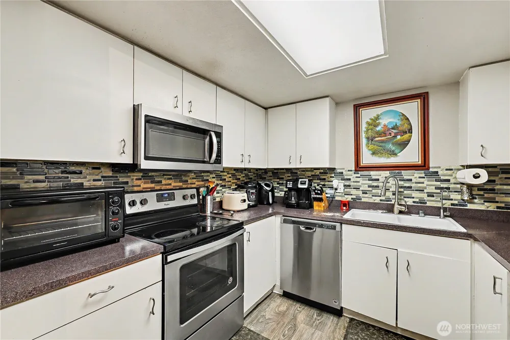 1825 S 330th Street #f203 Federal Way, WA 98003