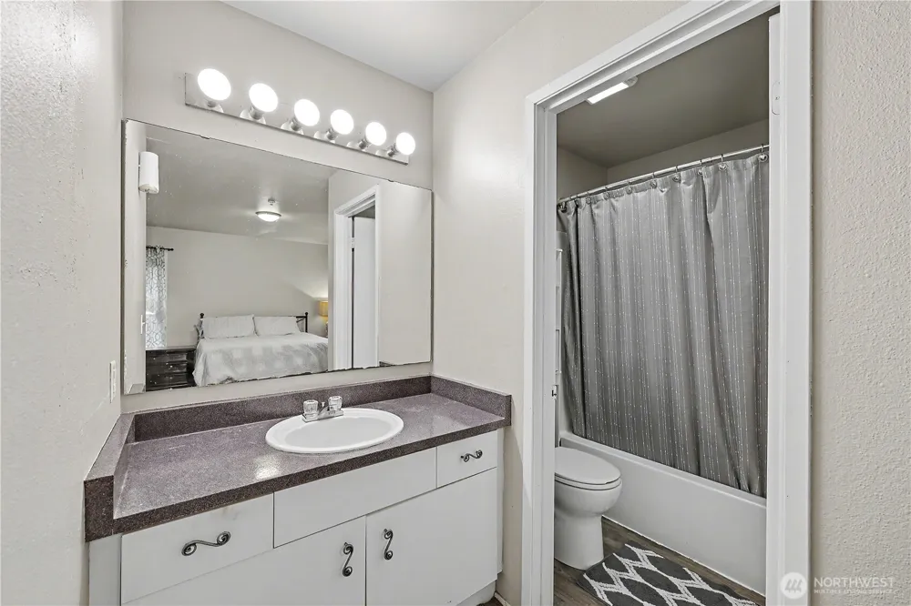 1825 S 330th Street #f203 Federal Way, WA 98003