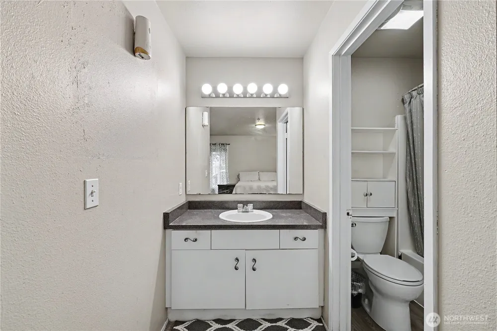 1825 S 330th Street #f203 Federal Way, WA 98003