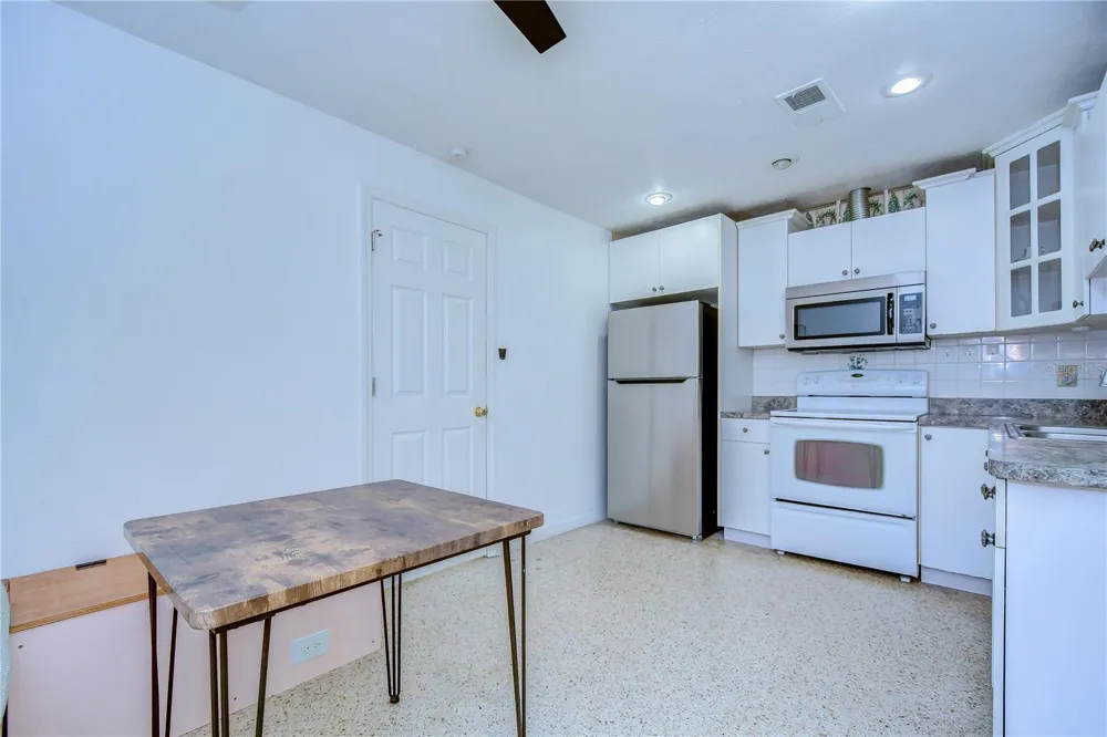 4944 5TH AVENUE #B St Petersburg, FL 33710