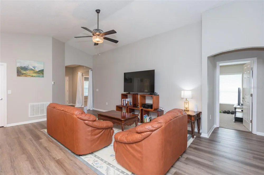 719 VINEYARD RESERVE COURT Seffner, FL 33584