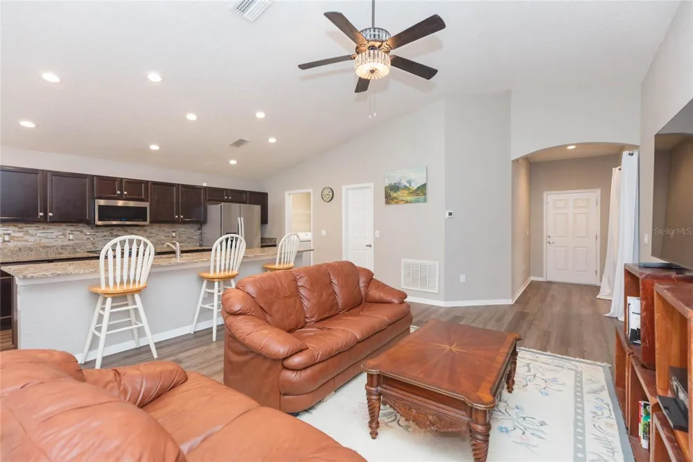 719 VINEYARD RESERVE COURT Seffner, FL 33584