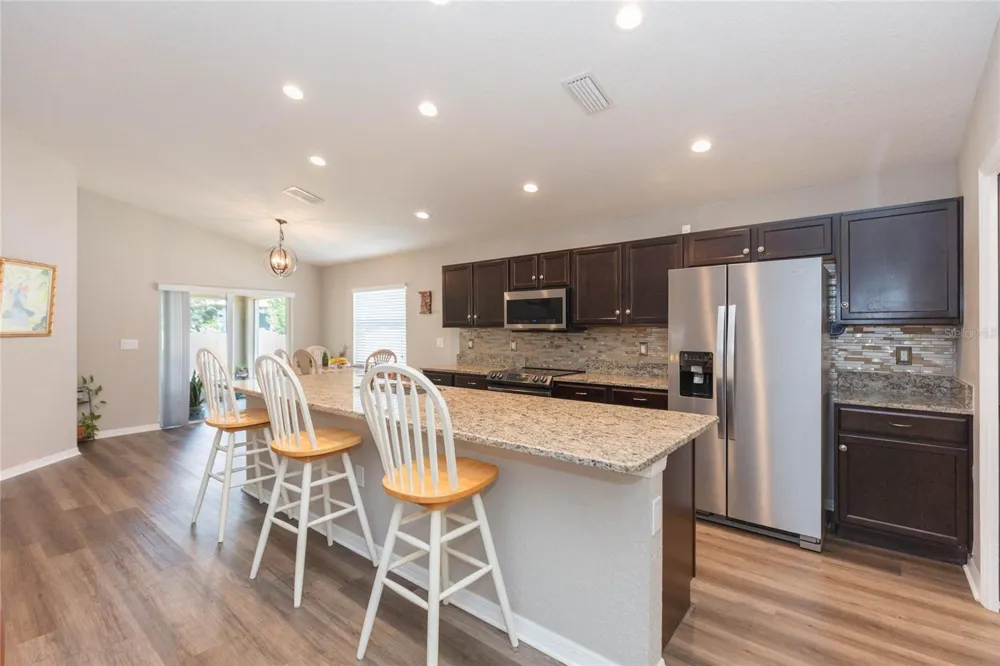 719 VINEYARD RESERVE COURT Seffner, FL 33584