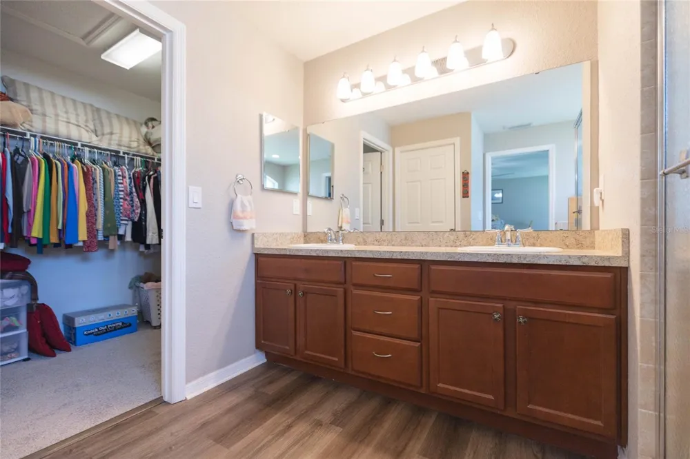 719 VINEYARD RESERVE COURT Seffner, FL 33584