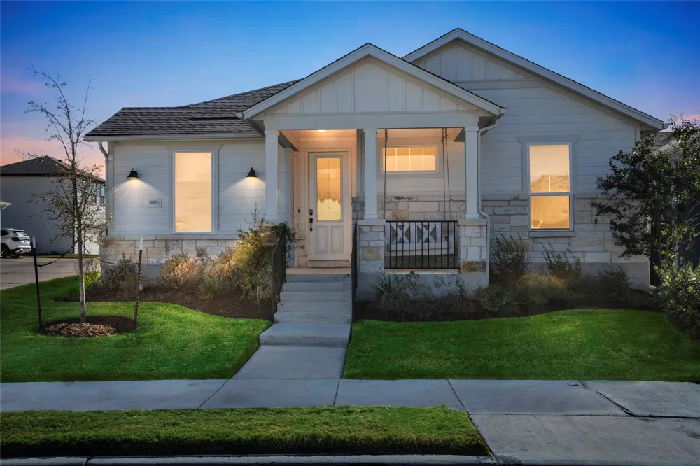 8806 Bestride Bend Austin, TX 78744
