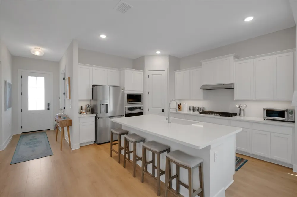 8806 Bestride Bend Austin, TX 78744