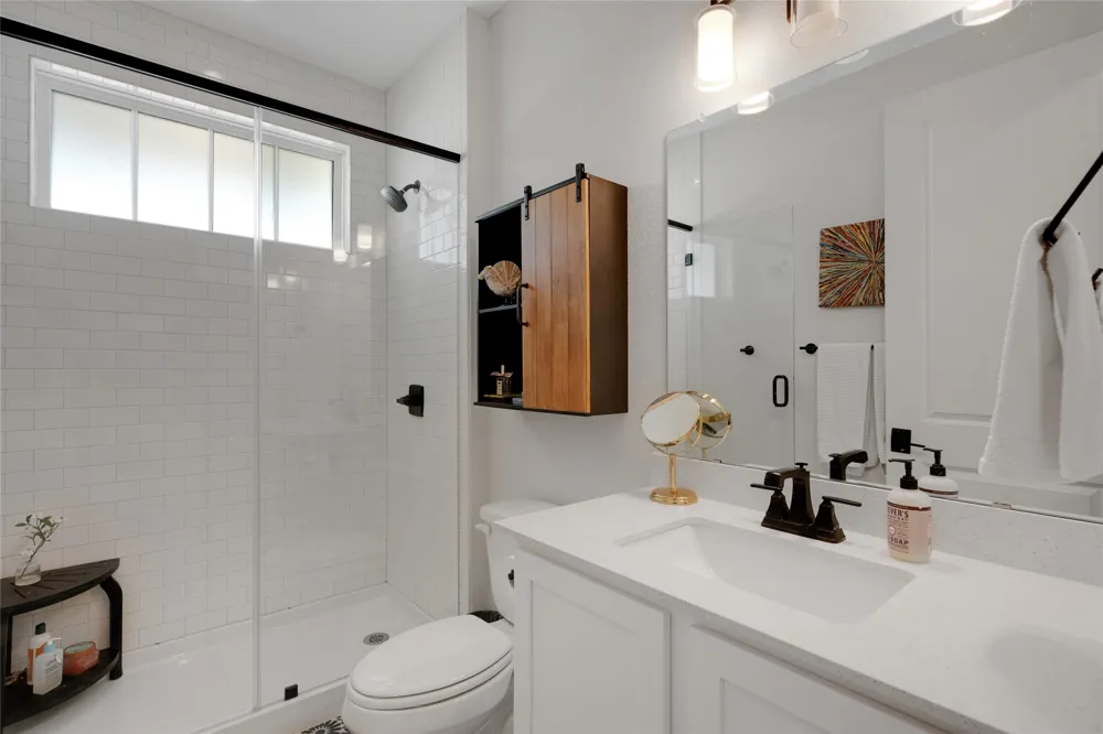 8806 Bestride Bend Austin, TX 78744