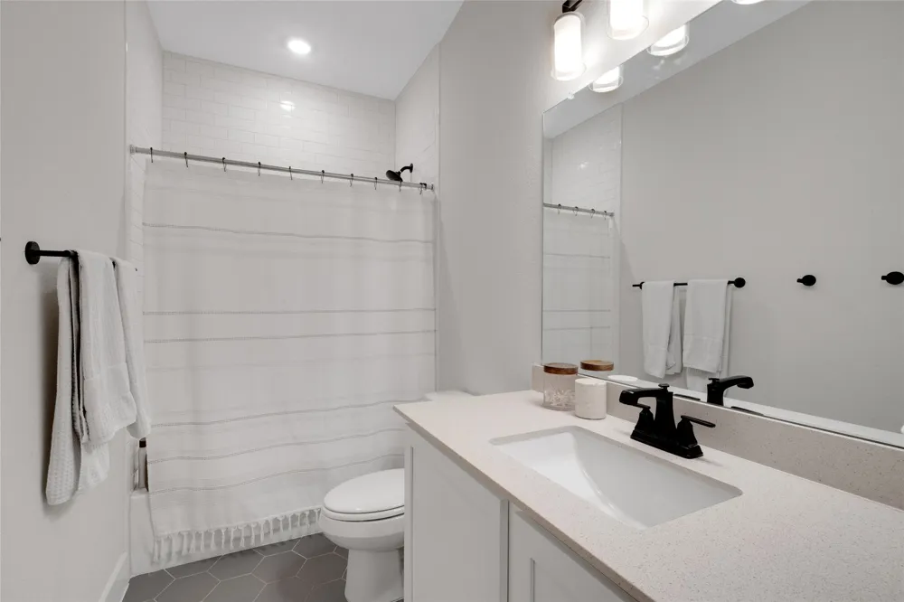 8806 Bestride Bend Austin, TX 78744