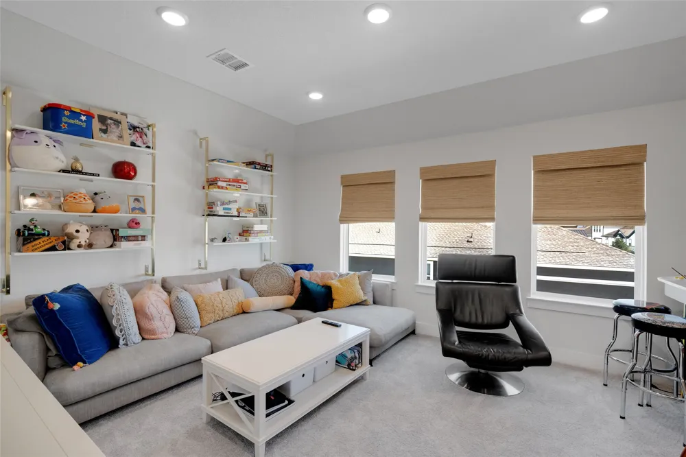 8806 Bestride Bend Austin, TX 78744
