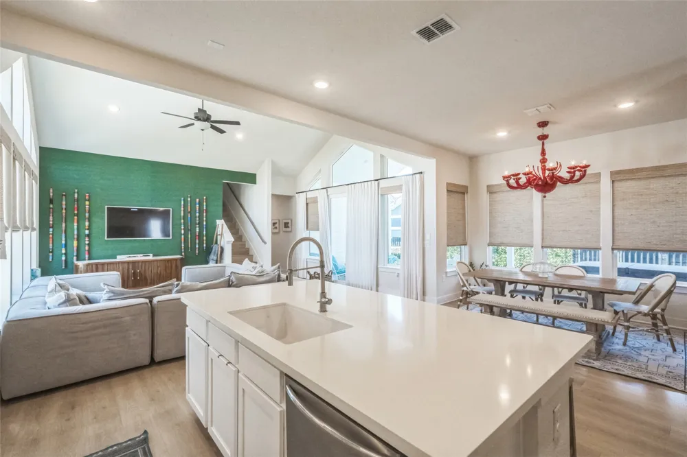 8806 Bestride Bend Austin, TX 78744
