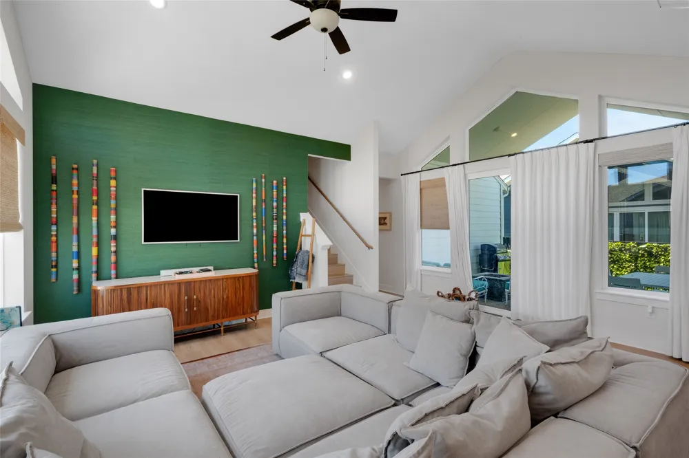 8806 Bestride Bend Austin, TX 78744