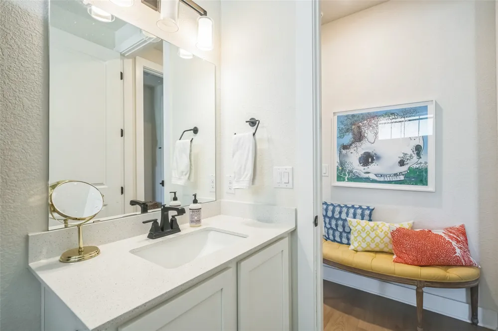 8806 Bestride Bend Austin, TX 78744