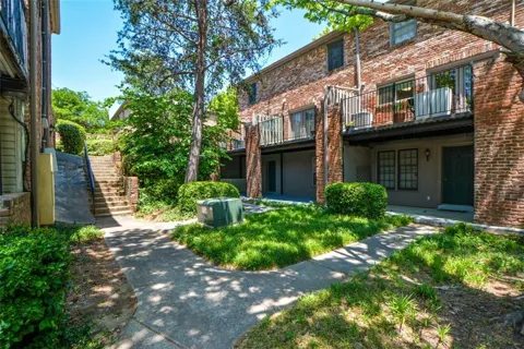 3113 Colonial Way #M
