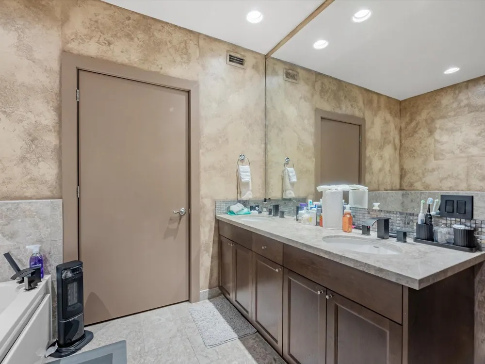 5005 Hidalgo Street Street #613 Houston, TX 77056