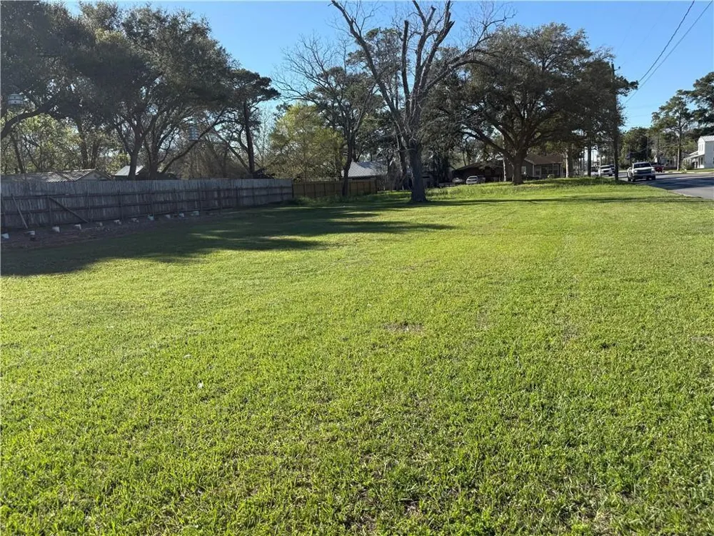505 S Wells Street Edna, TX 77957