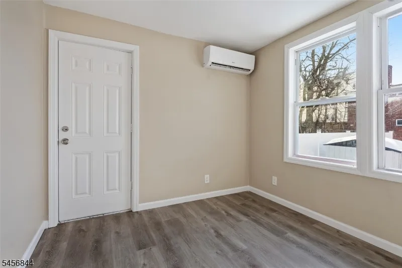 11 Tichenor Ter Irvington, NJ 07111