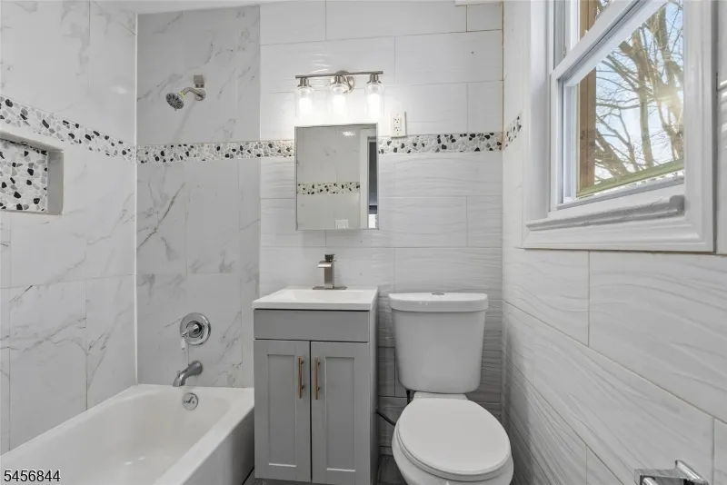 11 Tichenor Ter Irvington, NJ 07111