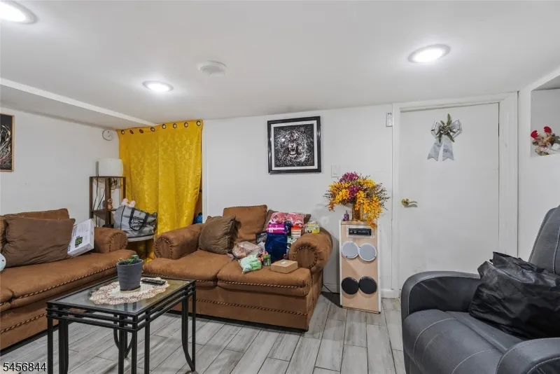 11 Tichenor Ter Irvington, NJ 07111