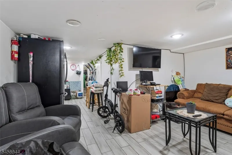 11 Tichenor Ter Irvington, NJ 07111
