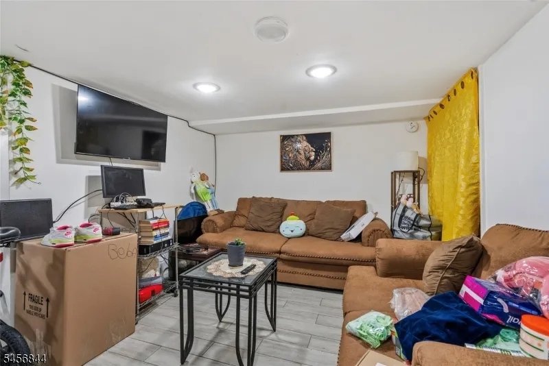 11 Tichenor Ter Irvington, NJ 07111