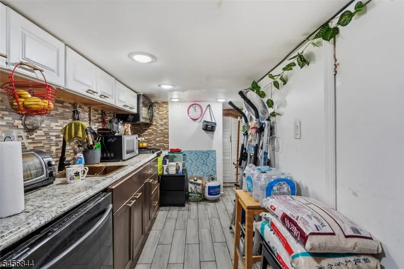 11 Tichenor Ter Irvington, NJ 07111