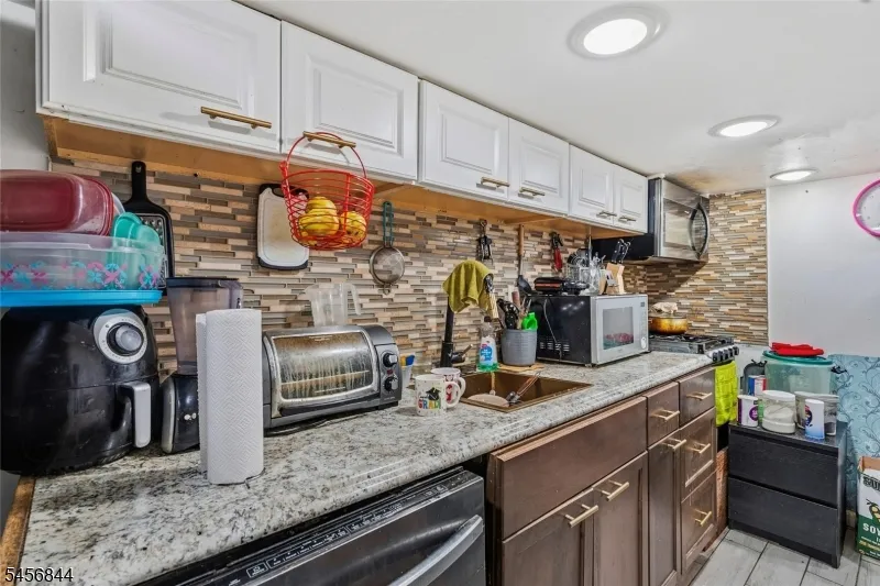 11 Tichenor Ter Irvington, NJ 07111
