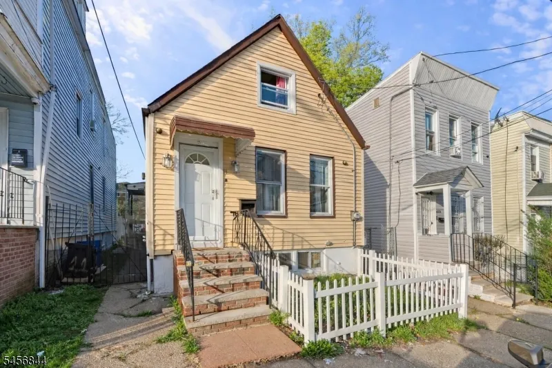 11 Tichenor Ter Irvington, NJ 07111