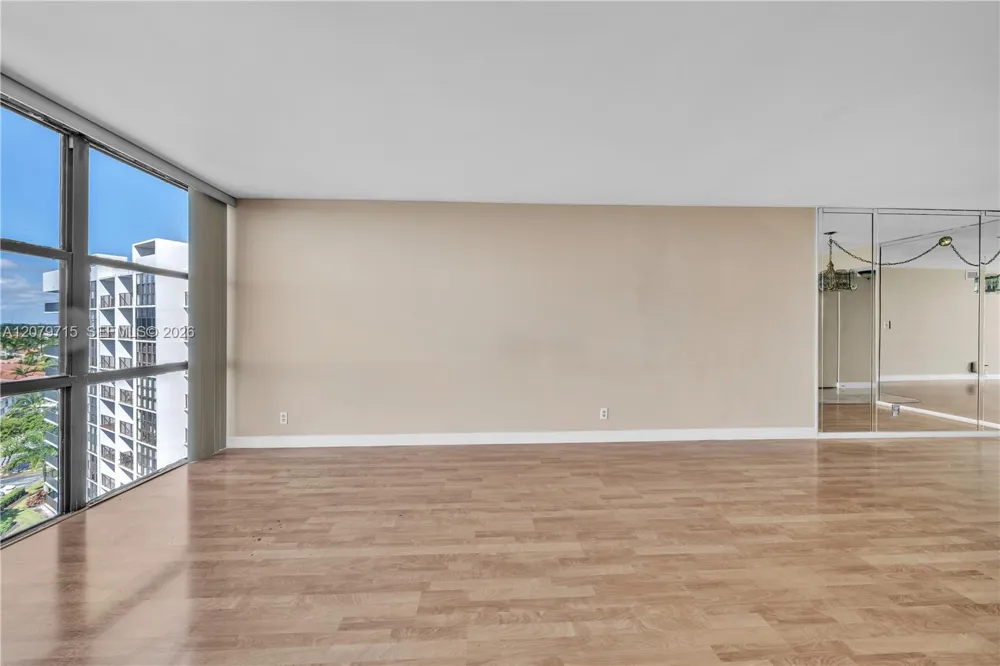 1000 Parkview Dr #925 Hallandale Beach, FL 33009