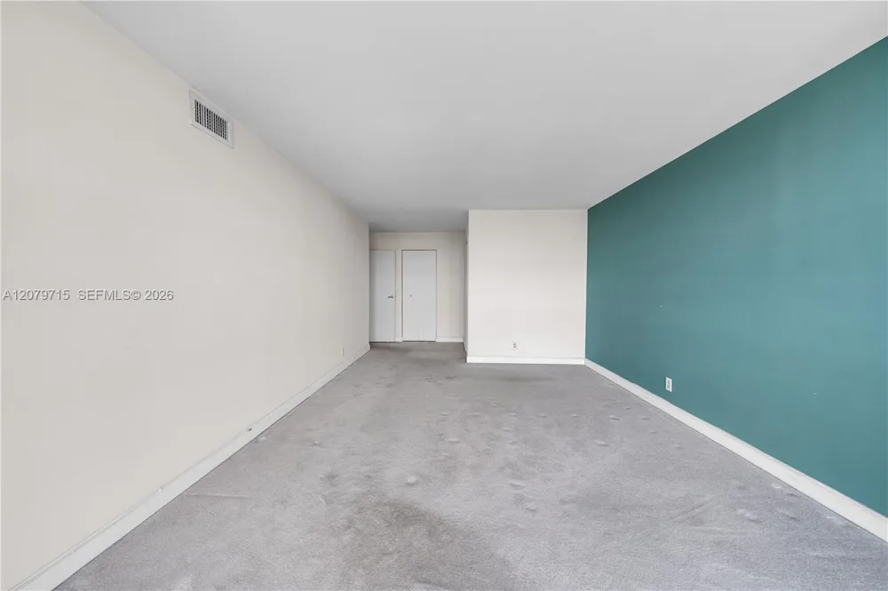 1000 Parkview Dr #925 Hallandale Beach, FL 33009