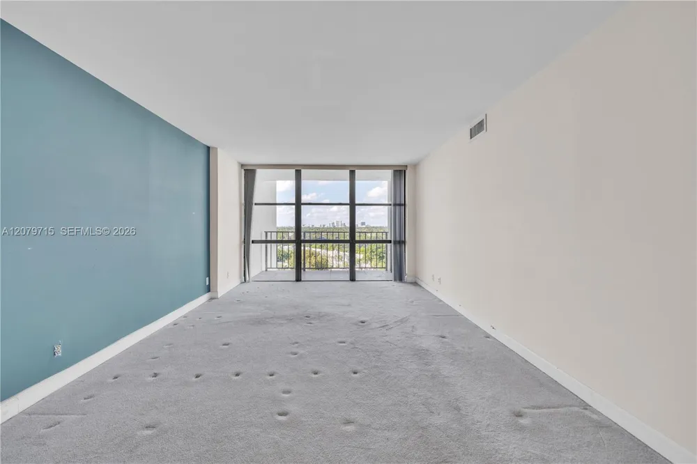 1000 Parkview Dr #925 Hallandale Beach, FL 33009