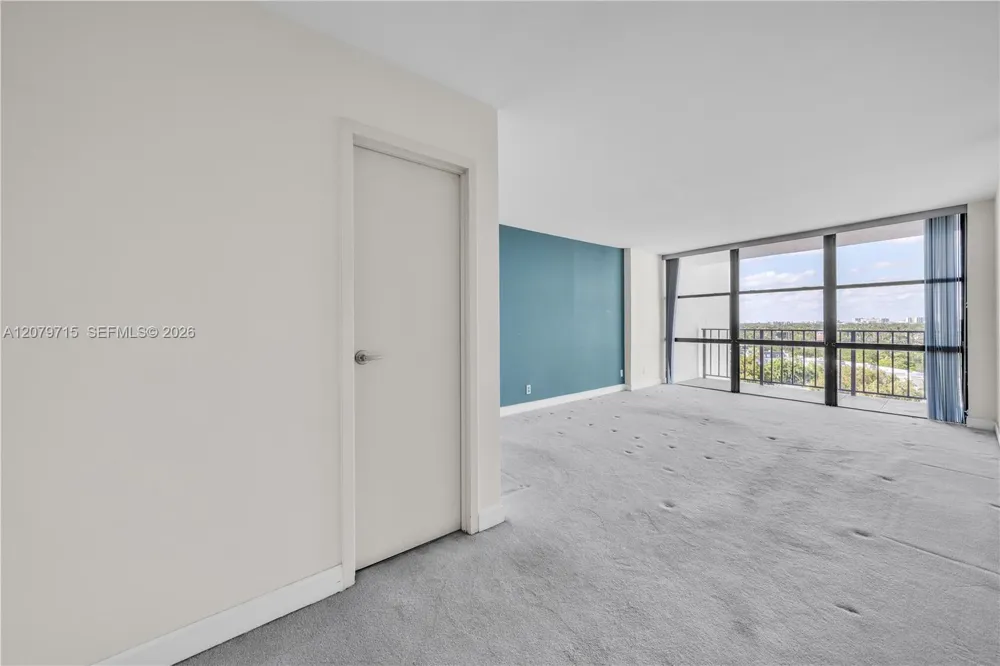 1000 Parkview Dr #925 Hallandale Beach, FL 33009