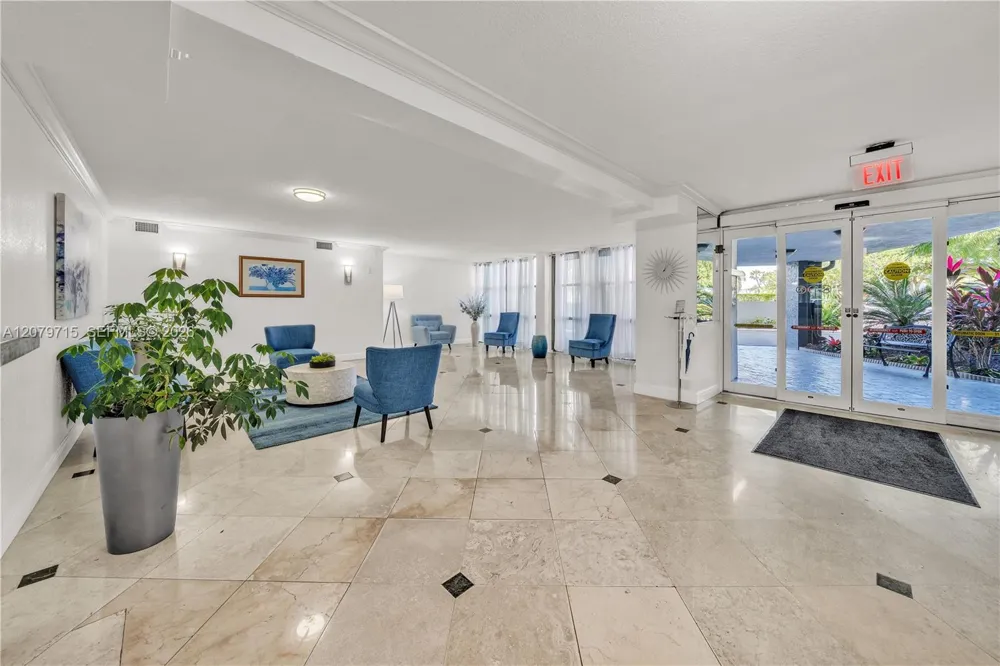 1000 Parkview Dr #925 Hallandale Beach, FL 33009