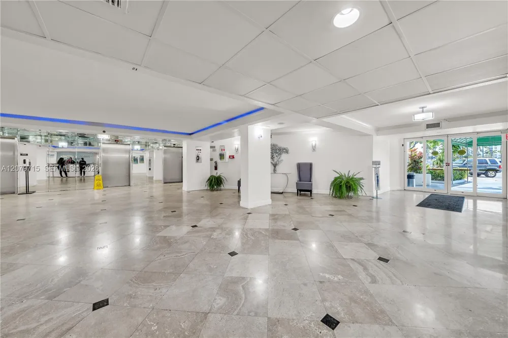 1000 Parkview Dr #925 Hallandale Beach, FL 33009