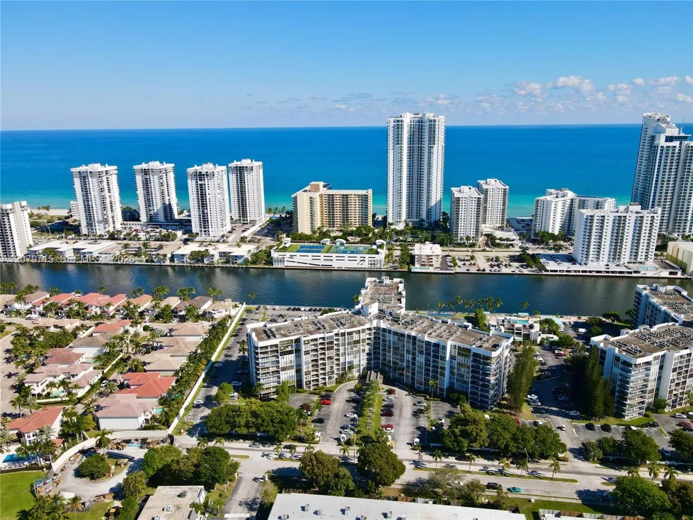 1000 Parkview Dr #925 Hallandale Beach, FL 33009