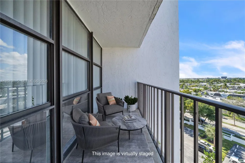 1000 Parkview Dr #925 Hallandale Beach, FL 33009