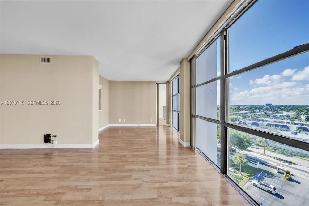 1000 Parkview Dr #925 Hallandale Beach, FL 33009