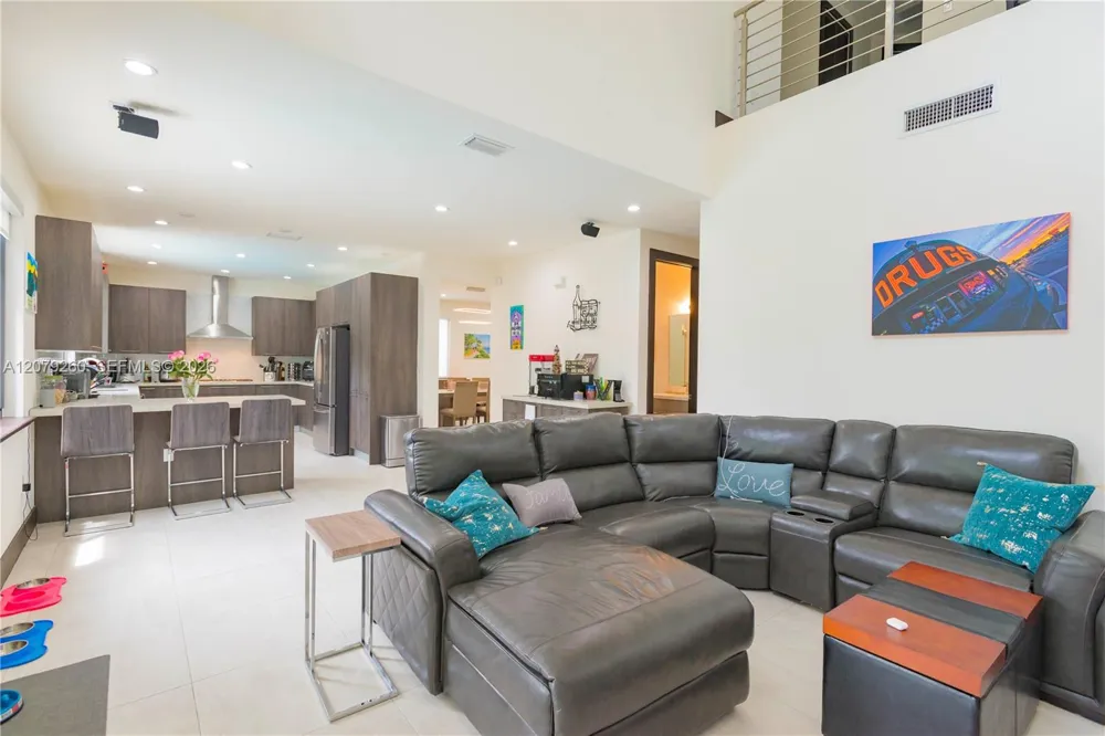 5778 SW 33rd St Miami, FL 33155