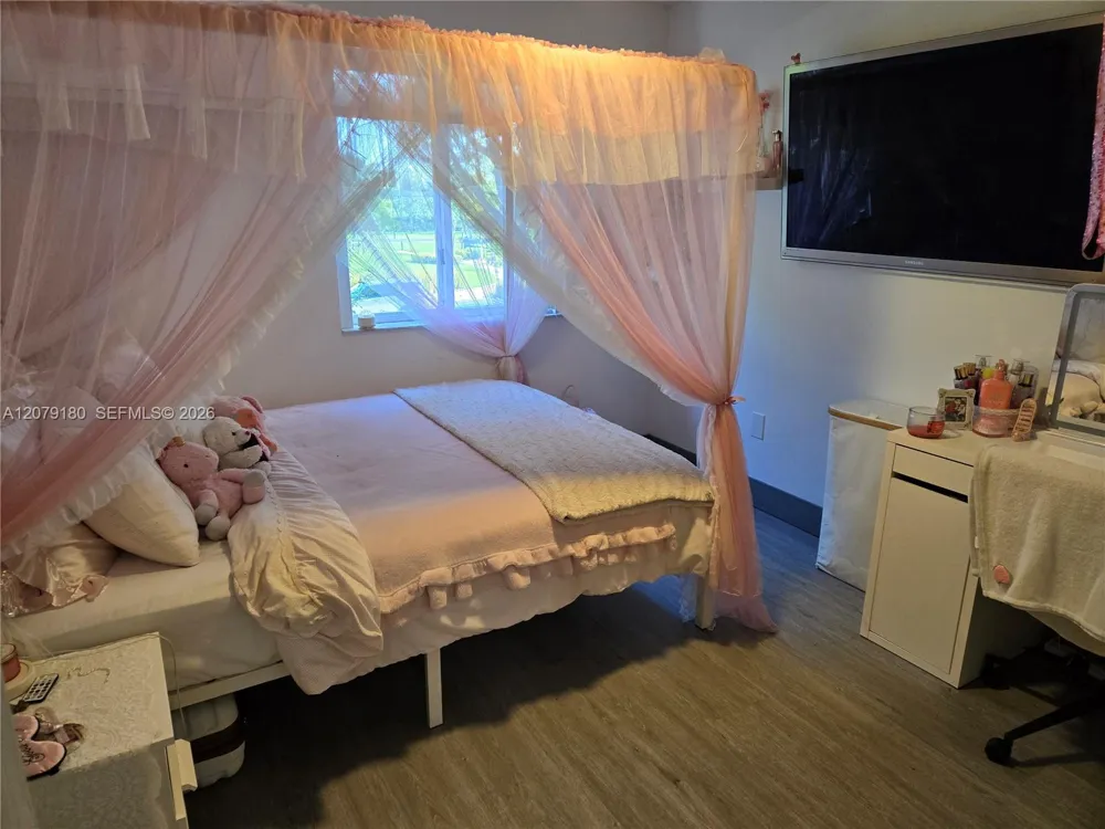 11464 NW 50th Ter Doral, FL 33178