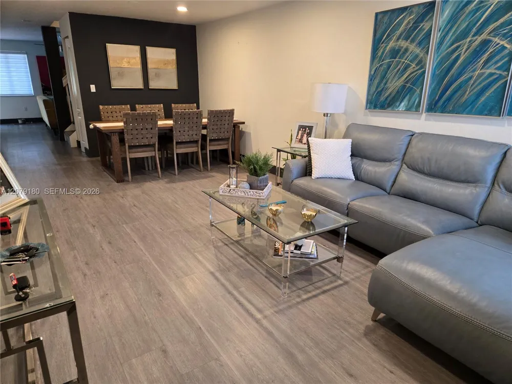 11464 NW 50th Ter Doral, FL 33178