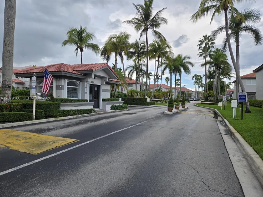 11464 NW 50th Ter Doral, FL 33178