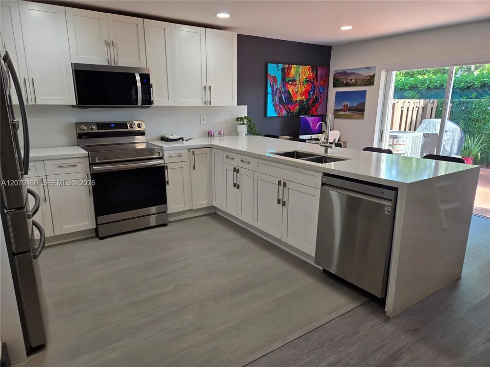 11464 NW 50th Ter Doral, FL 33178