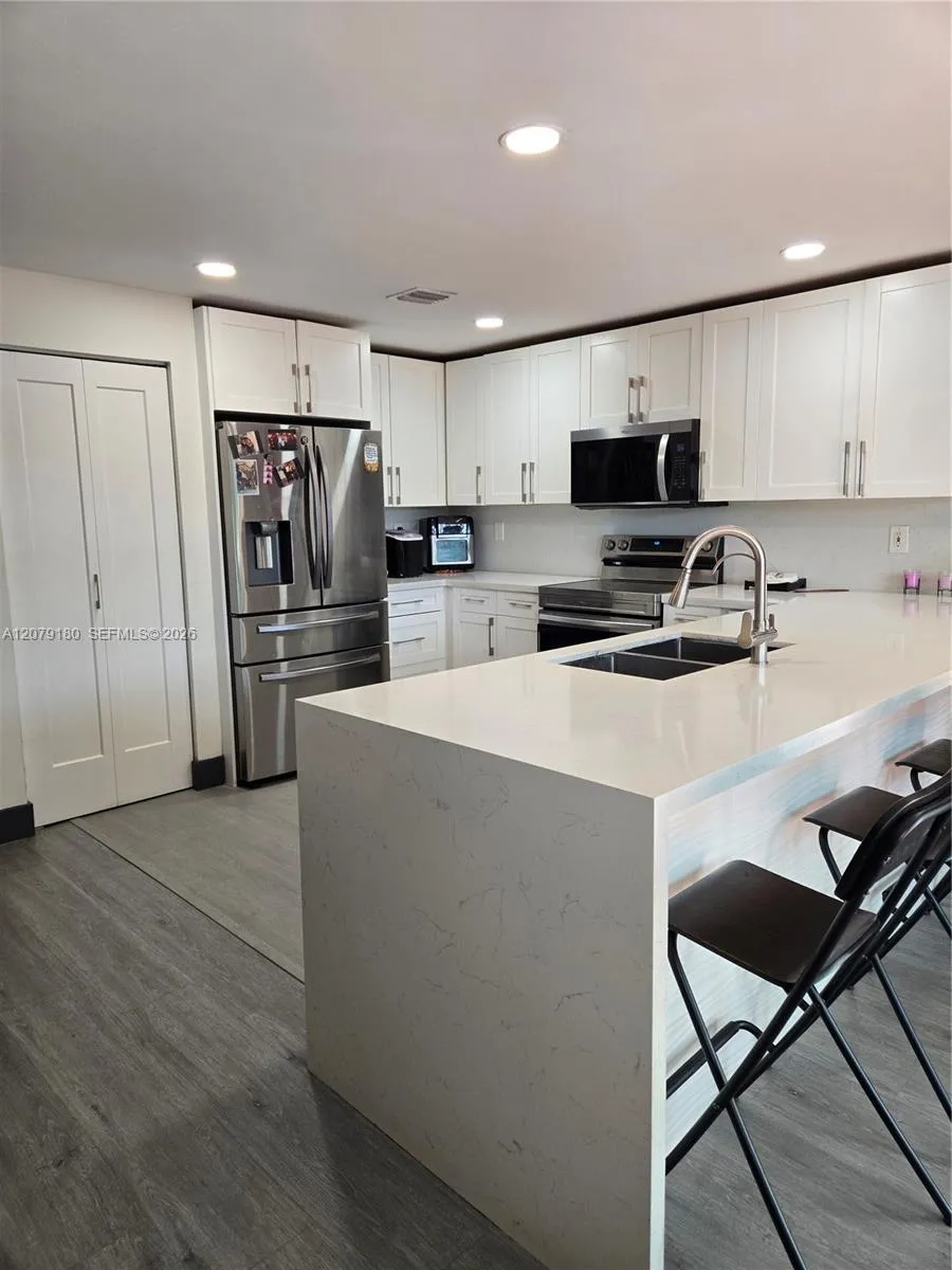 11464 NW 50th Ter Doral, FL 33178